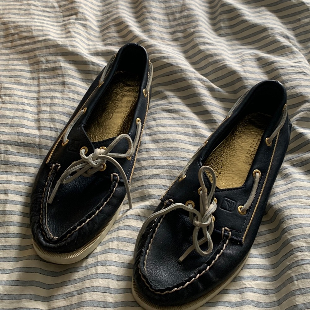 Sperry navy gold and cream leather boat shoe - size 8 medium
